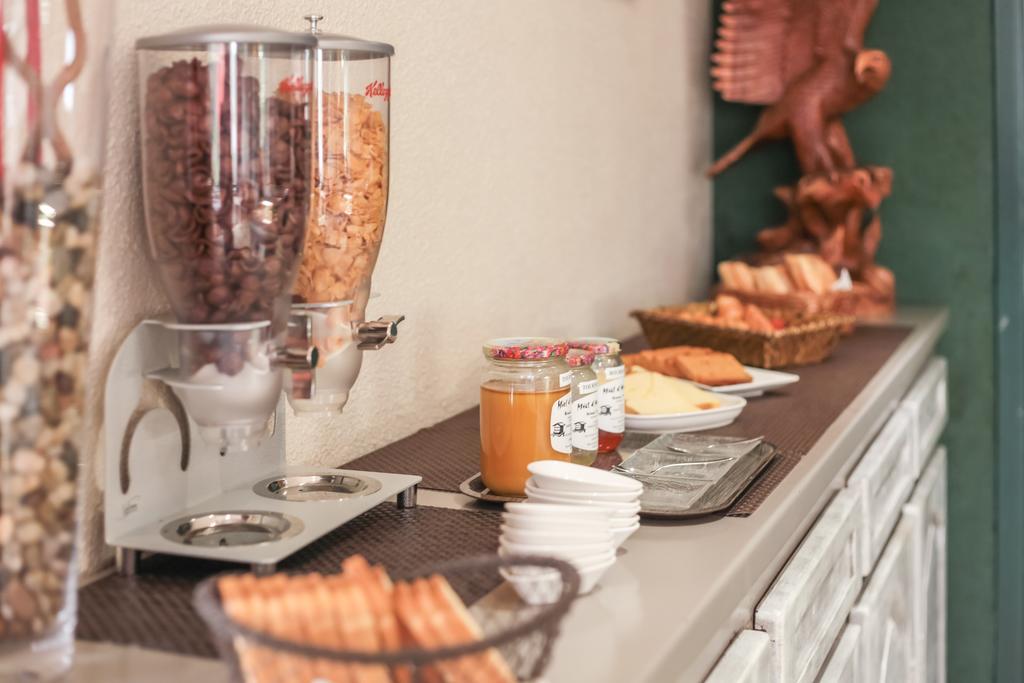 Toulenne Logis Hotel Horus Restaurant Les Bruyeres מראה חיצוני תמונה