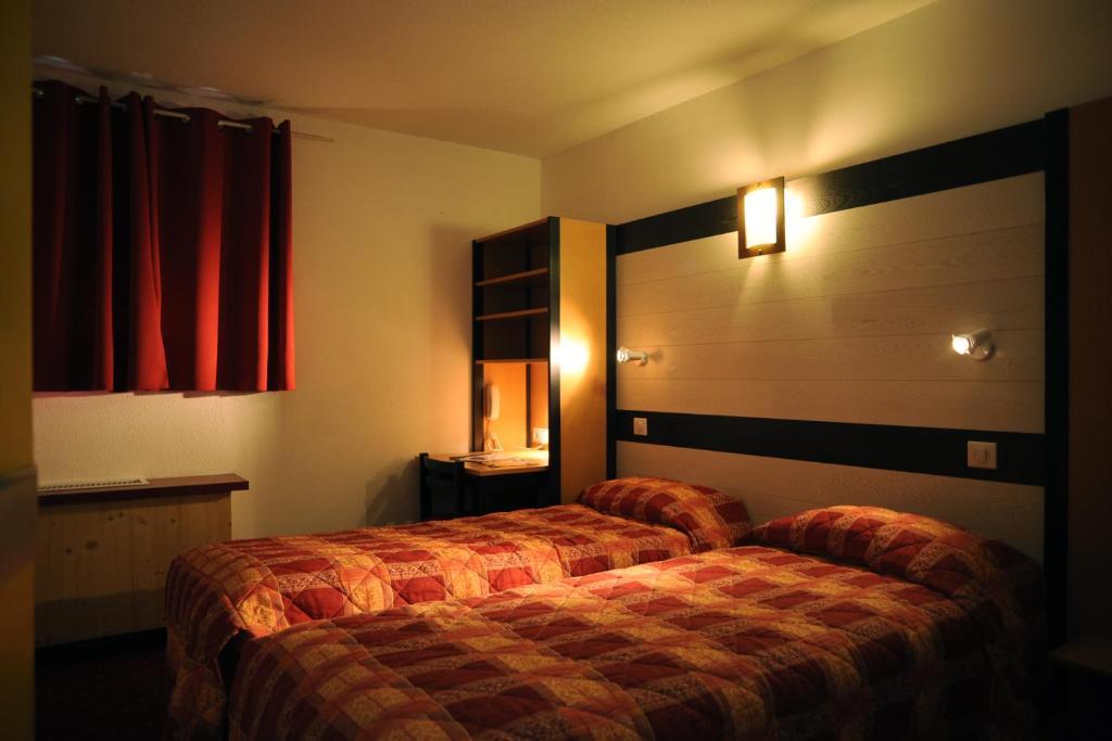 Toulenne Logis Hotel Horus Restaurant Les Bruyeres חדר תמונה