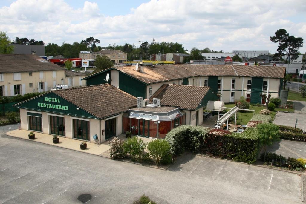 Toulenne Logis Hotel Horus Restaurant Les Bruyeres מראה חיצוני תמונה