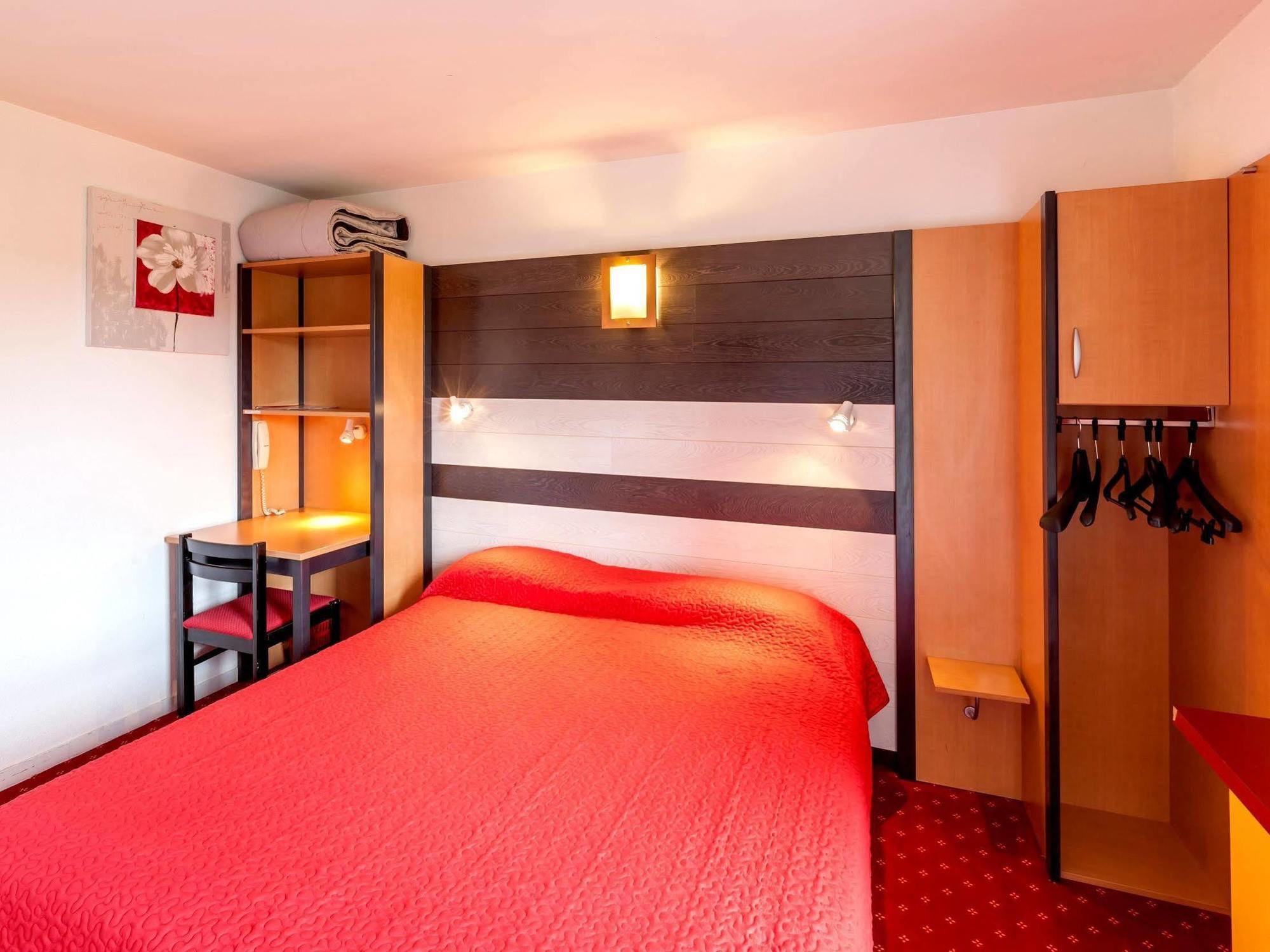 Toulenne Logis Hotel Horus Restaurant Les Bruyeres מראה חיצוני תמונה