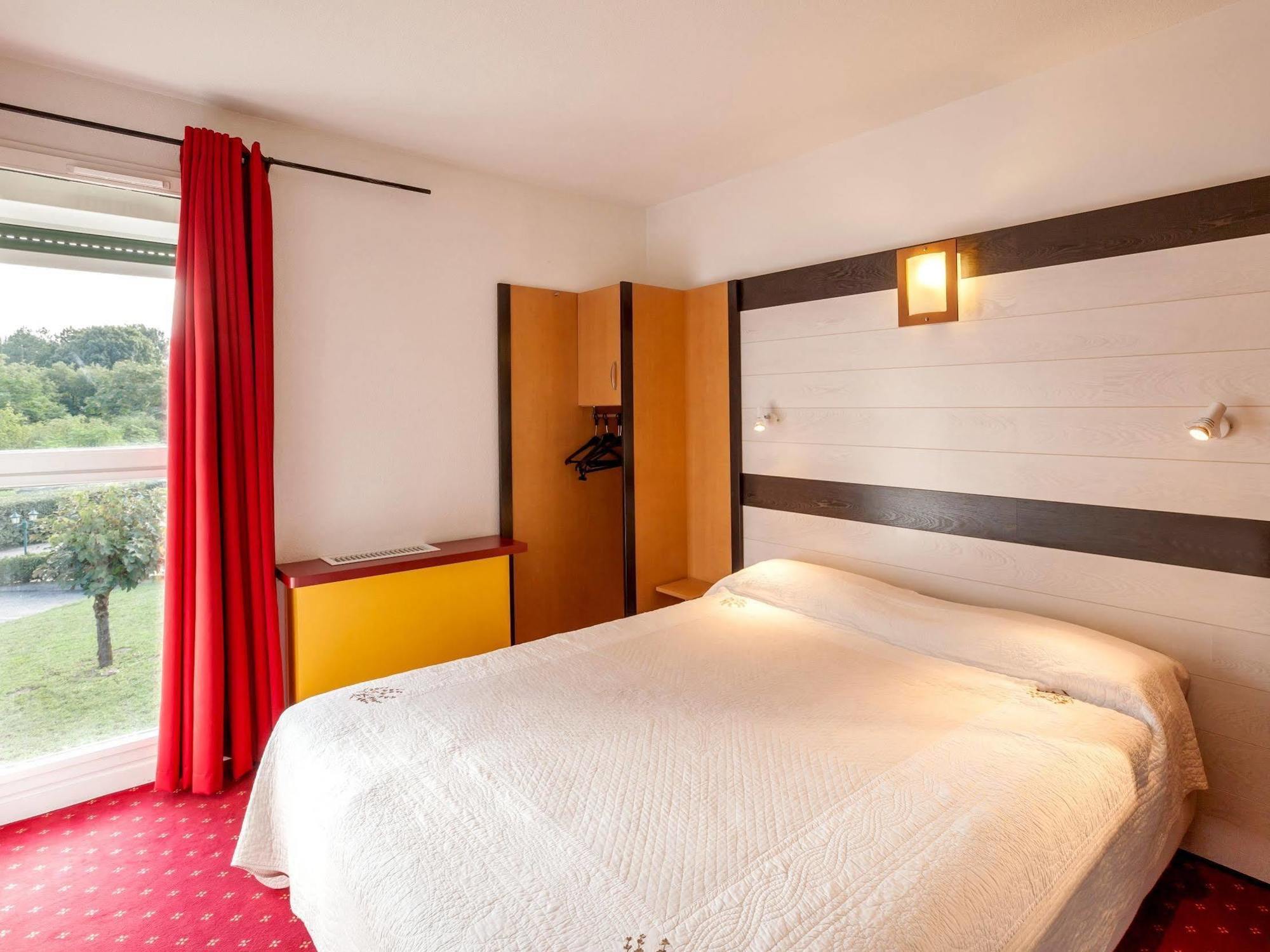 Toulenne Logis Hotel Horus Restaurant Les Bruyeres מראה חיצוני תמונה