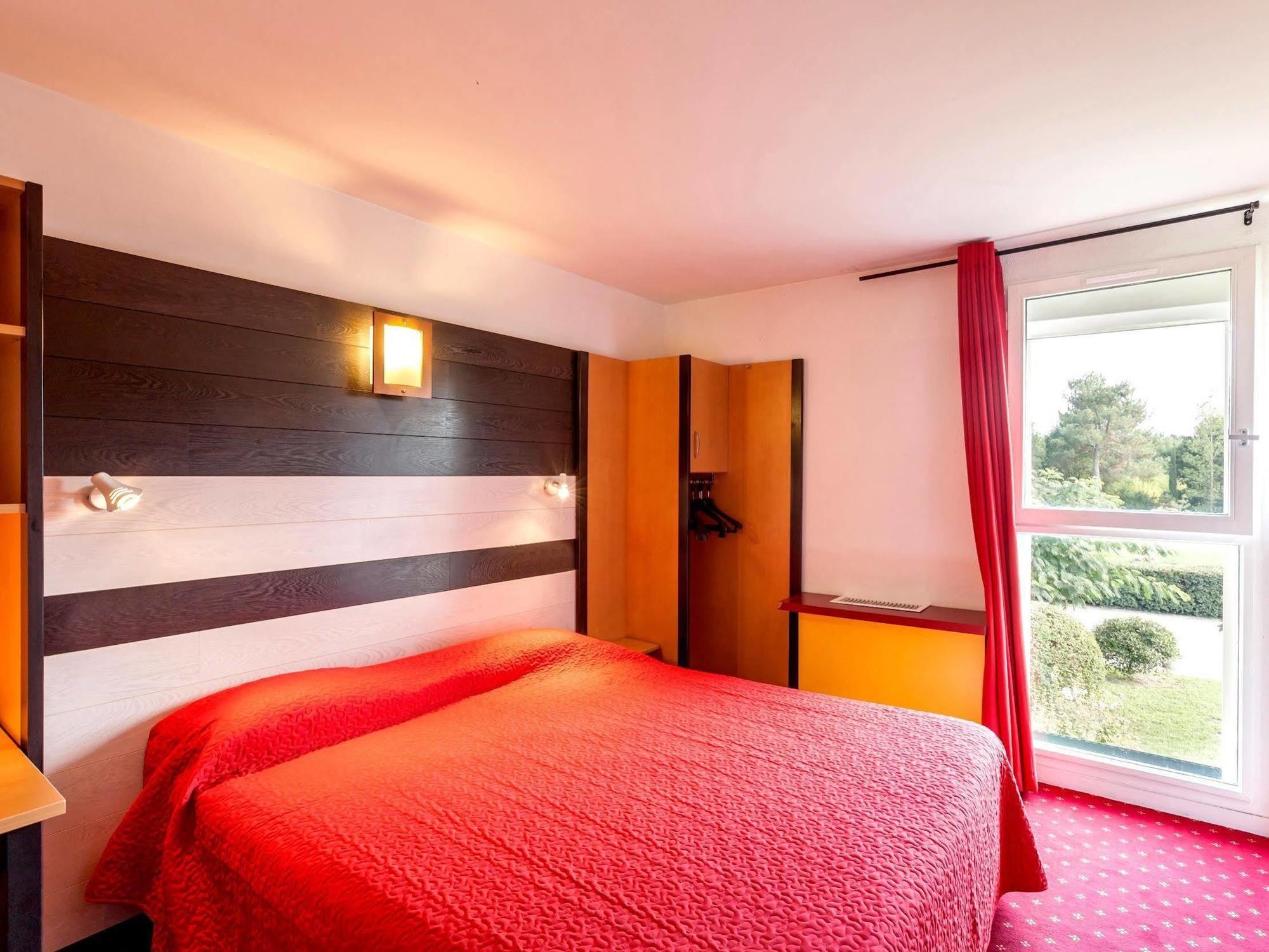 Toulenne Logis Hotel Horus Restaurant Les Bruyeres מראה חיצוני תמונה