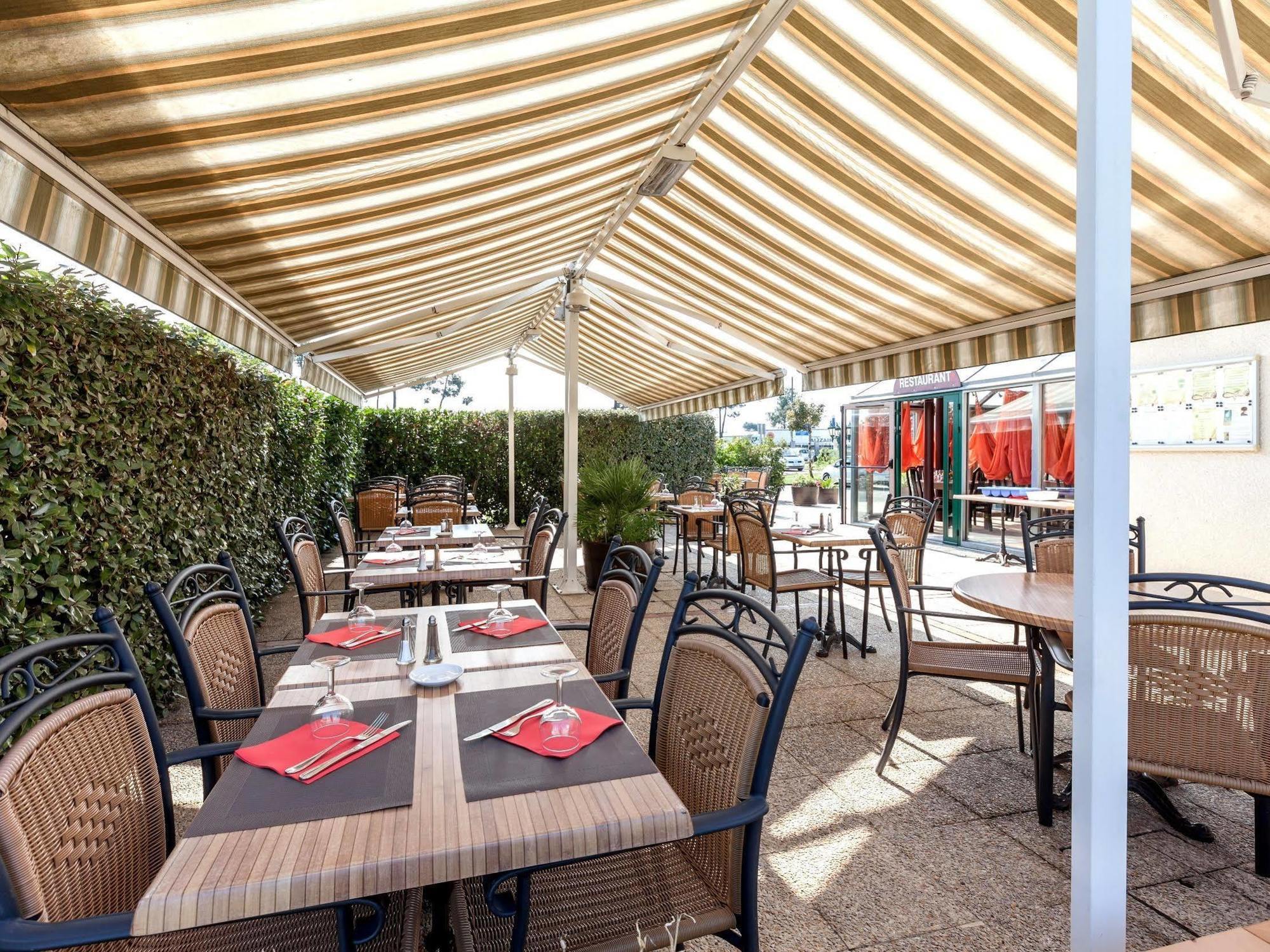 Toulenne Logis Hotel Horus Restaurant Les Bruyeres מראה חיצוני תמונה