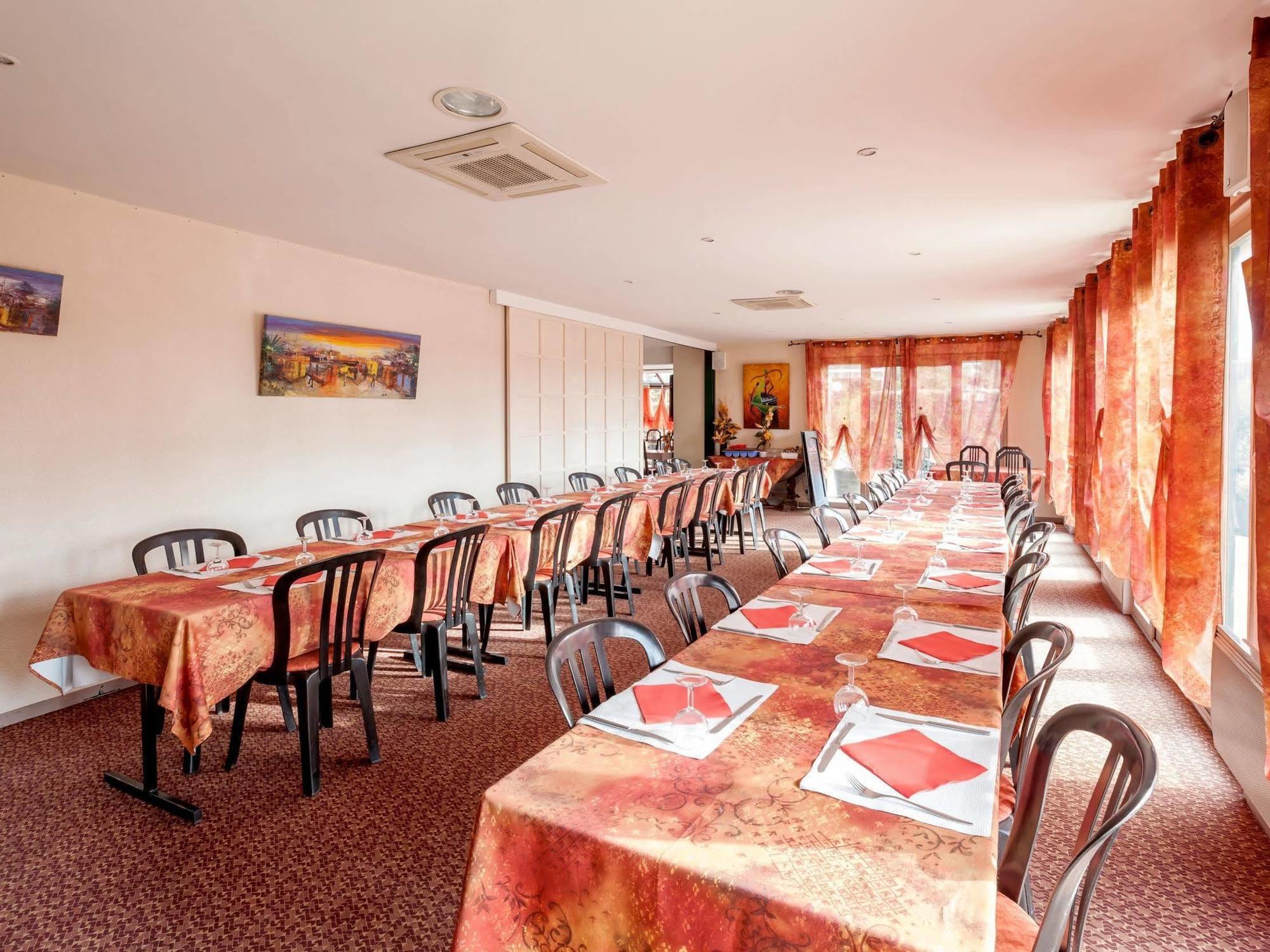 Toulenne Logis Hotel Horus Restaurant Les Bruyeres מראה חיצוני תמונה