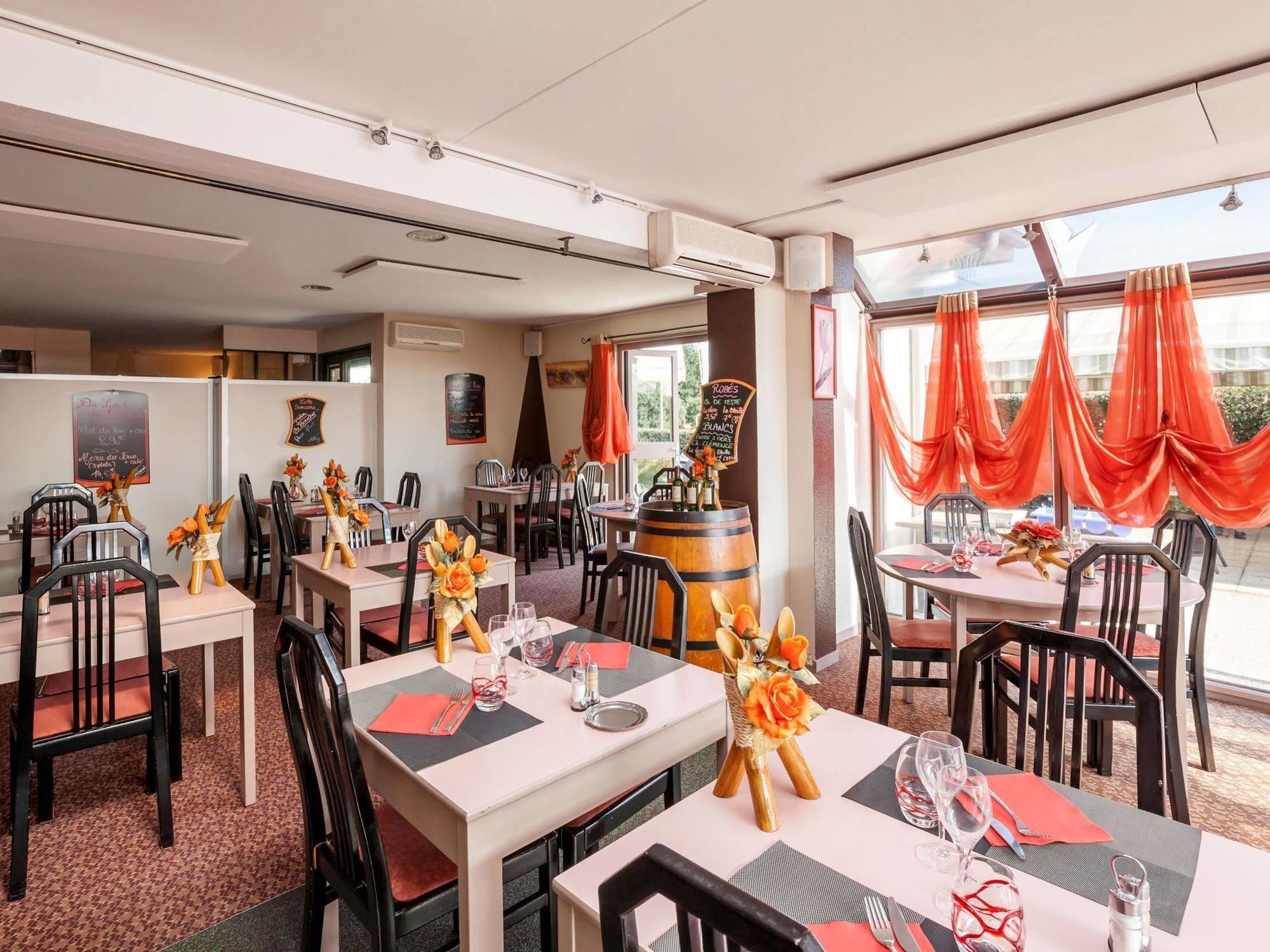 Toulenne Logis Hotel Horus Restaurant Les Bruyeres מראה חיצוני תמונה