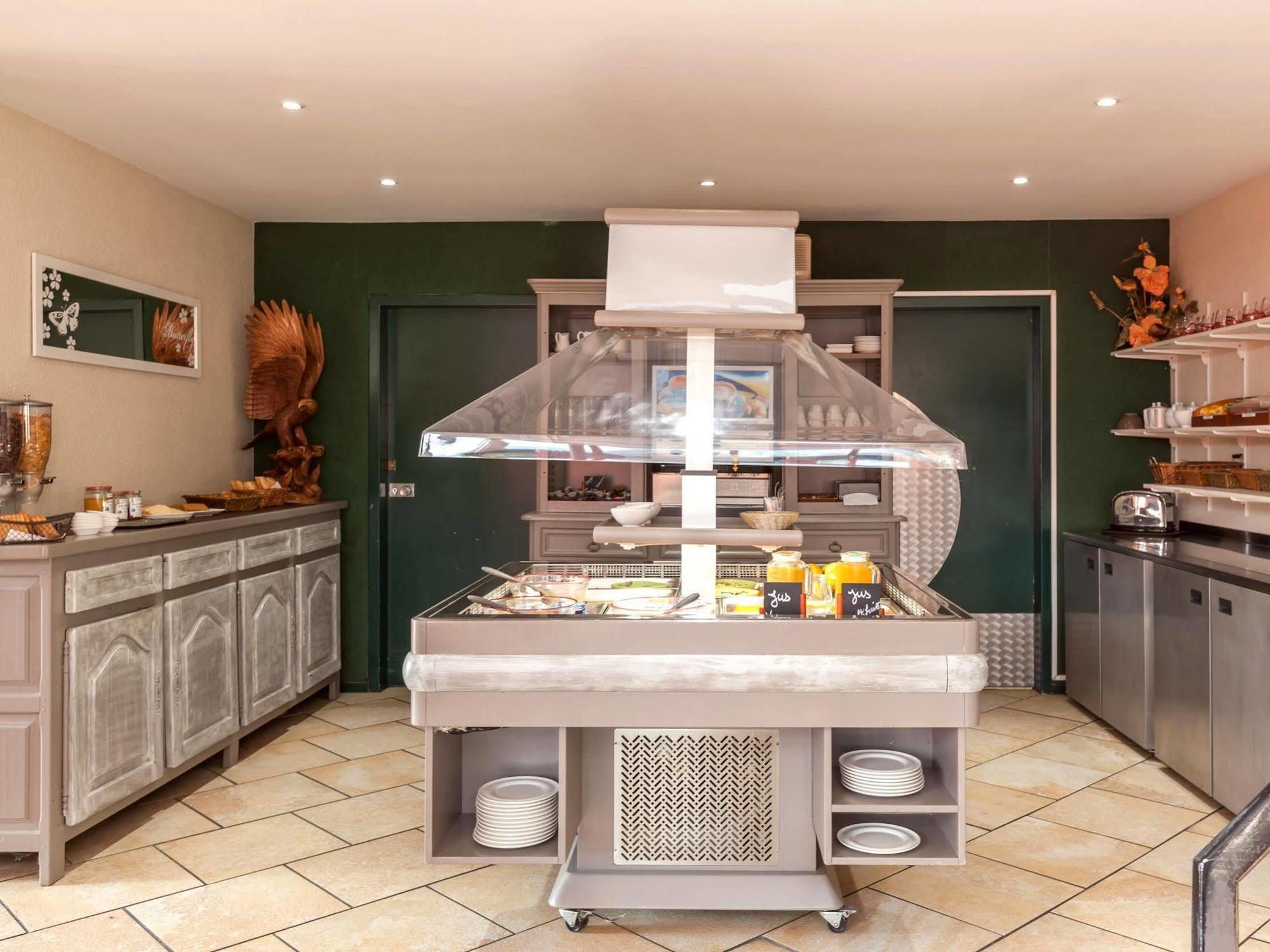 Toulenne Logis Hotel Horus Restaurant Les Bruyeres מראה חיצוני תמונה