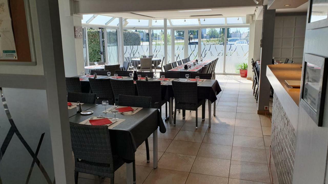Toulenne Logis Hotel Horus Restaurant Les Bruyeres מראה חיצוני תמונה