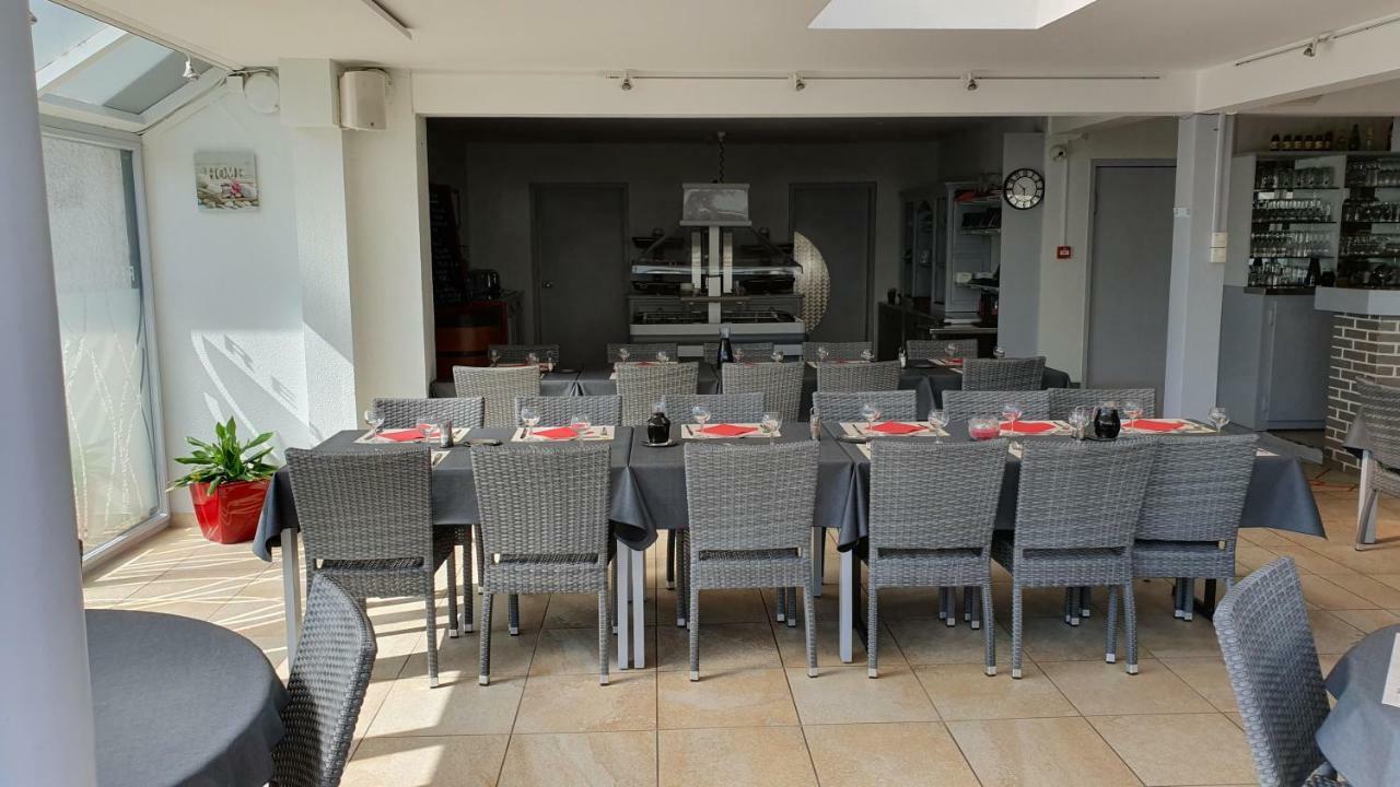 Toulenne Logis Hotel Horus Restaurant Les Bruyeres מראה חיצוני תמונה