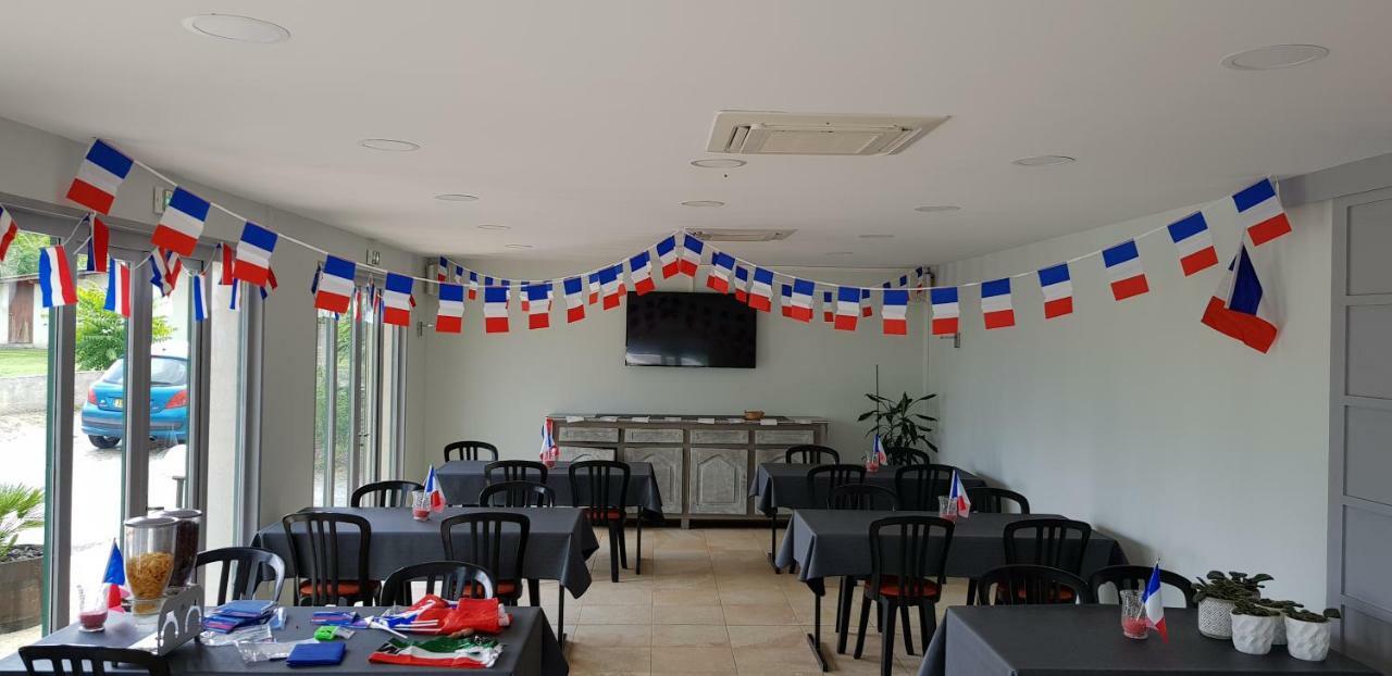 Toulenne Logis Hotel Horus Restaurant Les Bruyeres מראה חיצוני תמונה