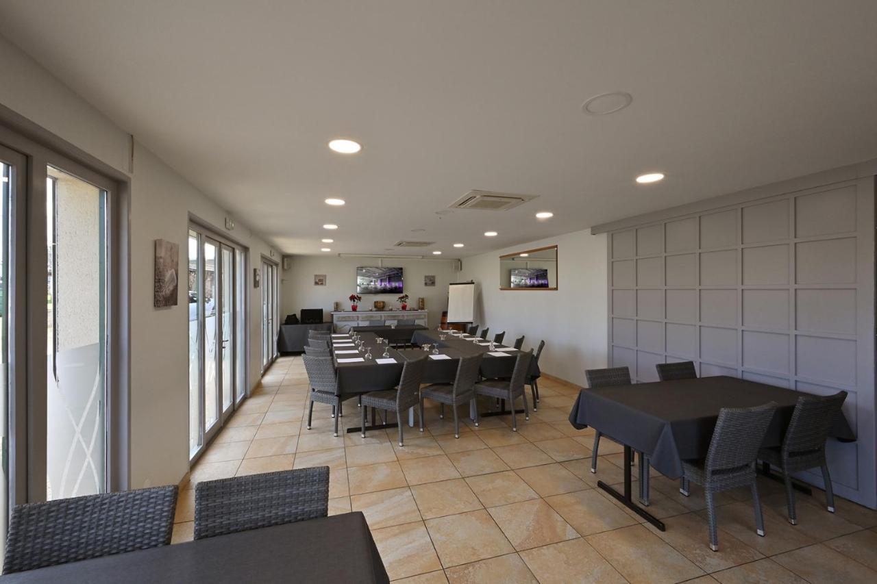 Toulenne Logis Hotel Horus Restaurant Les Bruyeres מראה חיצוני תמונה
